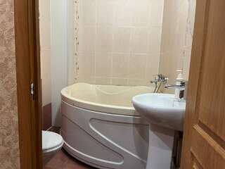 Гостиница Relax on Frunze Улан-Удэ Двухместный номер с двухместной кроватью и диваном-2